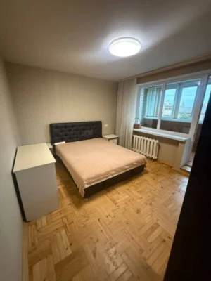 Продається простора 3-х кімнатна квартира в Голосіївському р