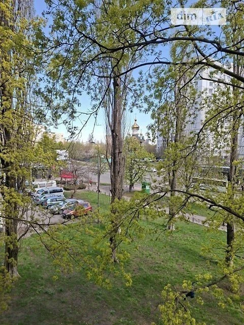 Здам в оренду кімнату на вул. Академіка Булаховського 30 дов