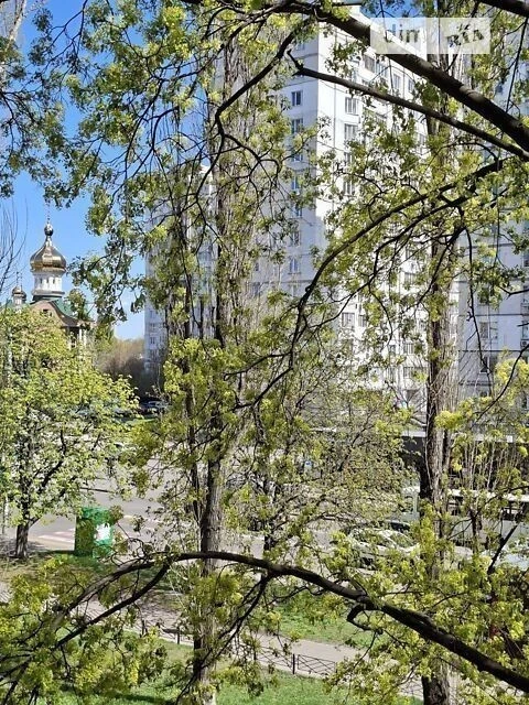 Здам в оренду кімнату на вул. Академіка Булаховського 30 дов