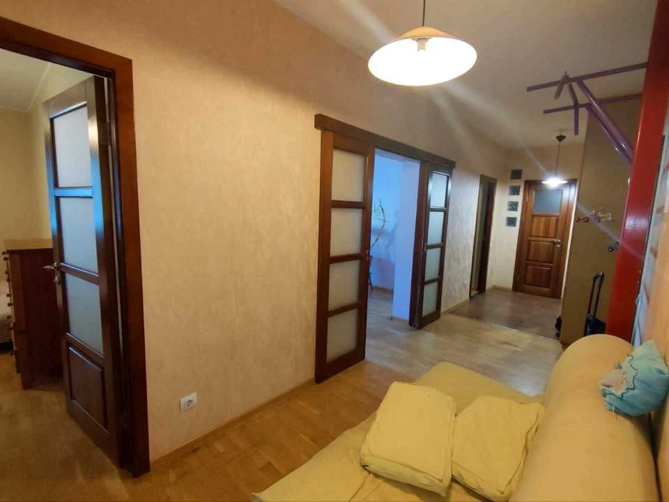 Квартира. Київ, Верховної Ради бульв.