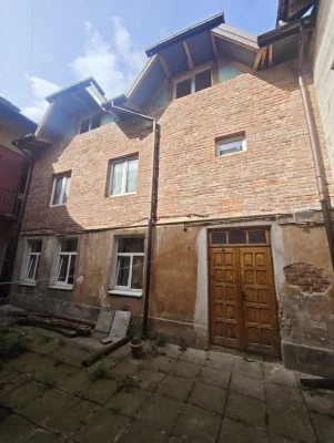 Продаж 6к квартири у Львові по вул Декарта
