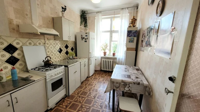 2к Сталінка. Металлургів. Окремі кімнати.