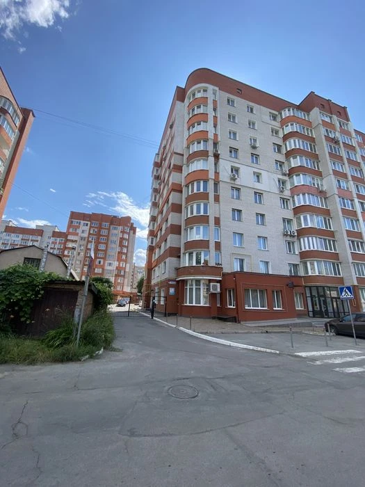 Продається квартира в ценрі міста .