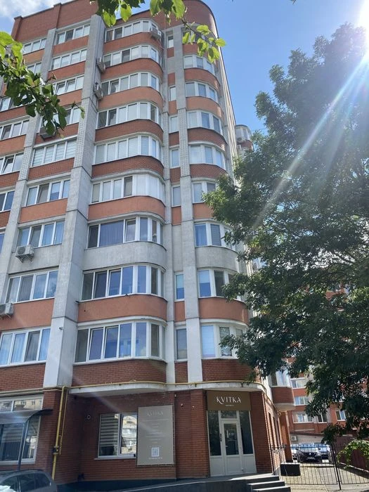 Продається квартира в ценрі міста .
