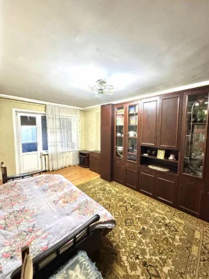 Продается 2 ком квартира в Осипенковском р-не по улице Акаде