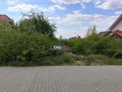 В Ужгороді продається земельна ділянка на Червениці