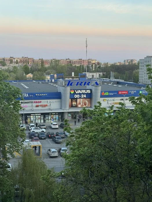 Продам 3к Тополь-1 возле ТЦ Терра