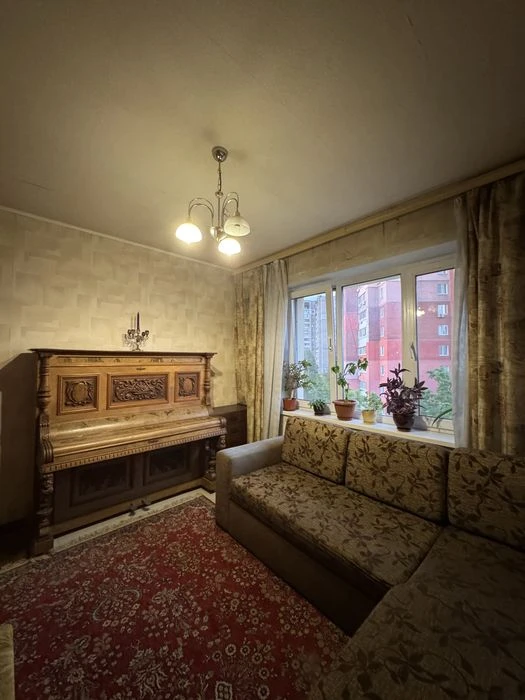 Продам 3к Тополь-1 возле ТЦ Терра