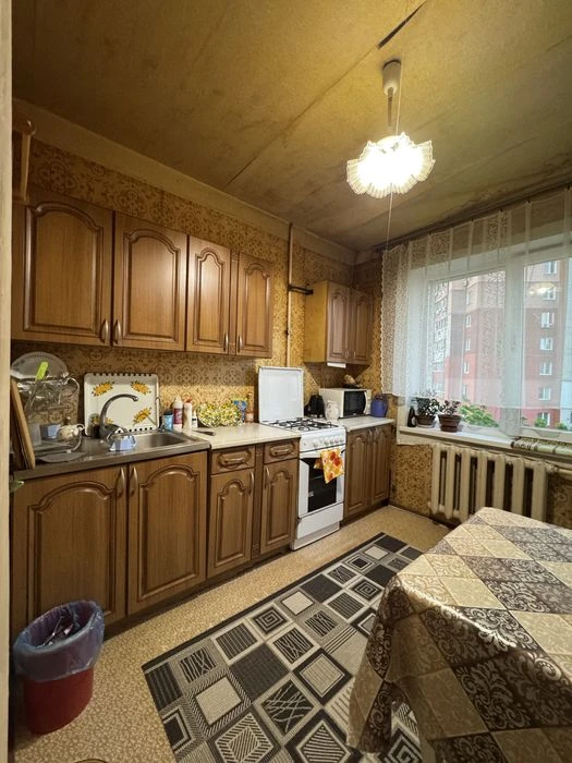Продам 3к Тополь-1 возле ТЦ Терра