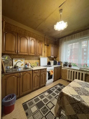 Продам 3к Тополь-1 возле ТЦ Терра