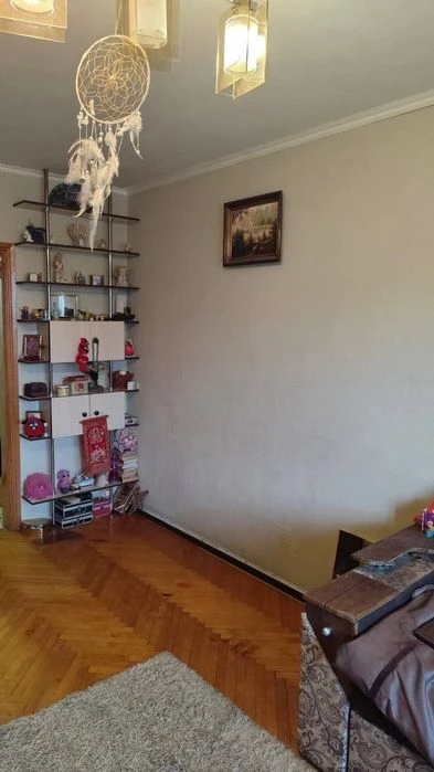 Продаж 3-кімнатної квартири в житловому стані