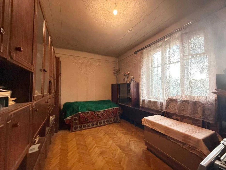 Продаж! 3х кімн  "сталінка"!простора квартира  у Франківсько