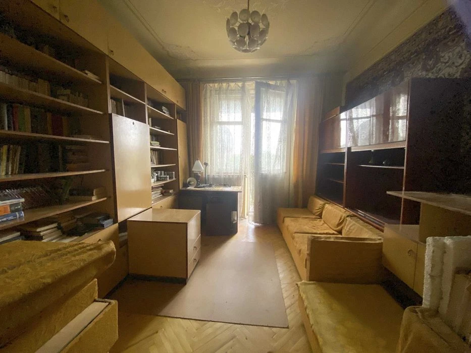 Продаж! 3х кімн  "сталінка"!простора квартира  у Франківсько