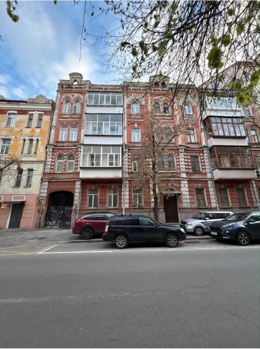 Продам квартиру на Подолі в центрі Києва. Царський будинок