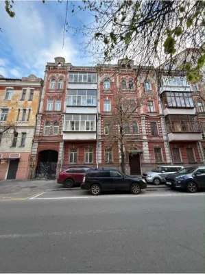 Продам квартиру на Подолі в центрі Києва. Царський будинок