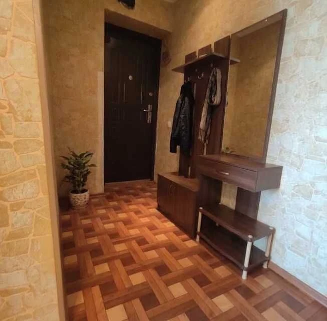В продажу 1 кімнатна квартира в доброму житловому стані