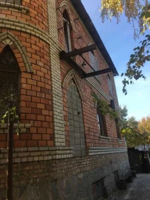 Продаж 2-х пов. газиф. будинку 10 сот землі