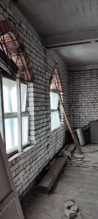 Продаж 2-х пов. газиф. будинку 10 сот землі
