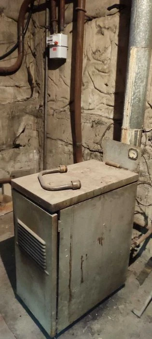Продаж 2-х пов. газиф. будинку 10 сот землі