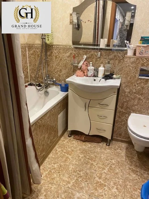 Продам 3-и кімнатну квартиру на Жадова.