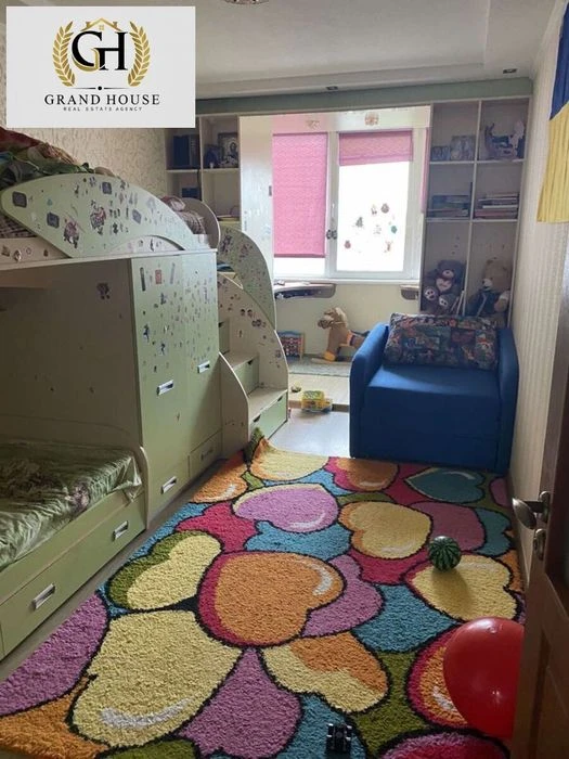 Продам 3-и кімнатну квартиру на Жадова.