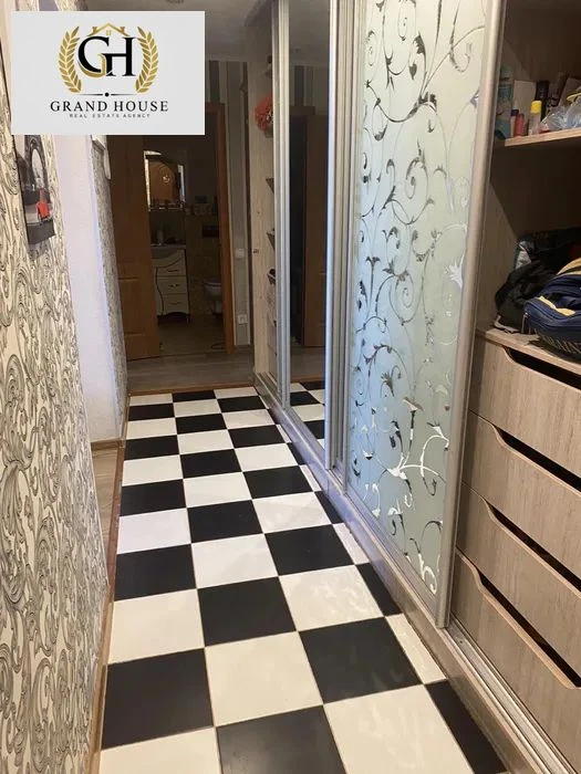 Продам 3-и кімнатну квартиру на Жадова.