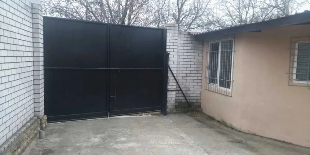 Продам 2-поверховий будинок із власним СТО ЖМ Фрунзенський,