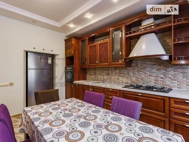 Sale of a 5-room apartment of 175 sq. m. on Oleksandra Konyskyi St. 7