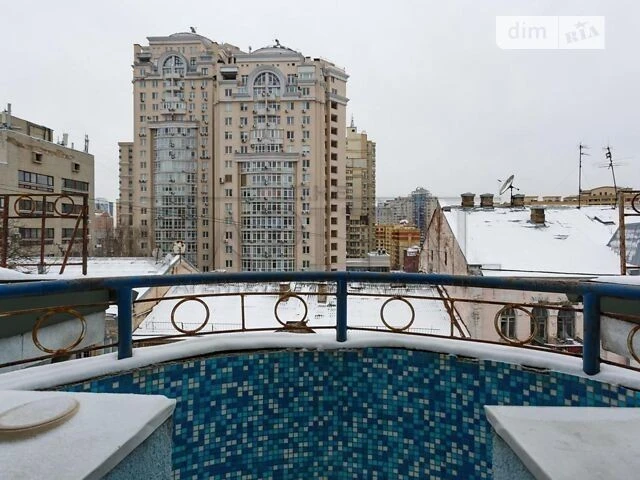 Sale of a 5-room apartment of 175 sq. m. on Oleksandra Konyskyi St. 7