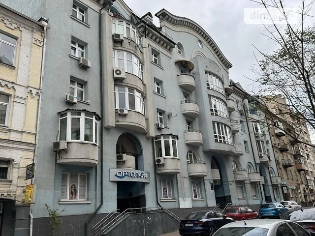 Sale of a 5-room apartment of 175 sq. m. on Oleksandra Konyskyi St. 7