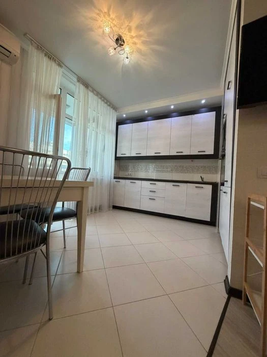 Продам 1к квартиру Позняки Ахматовой 22