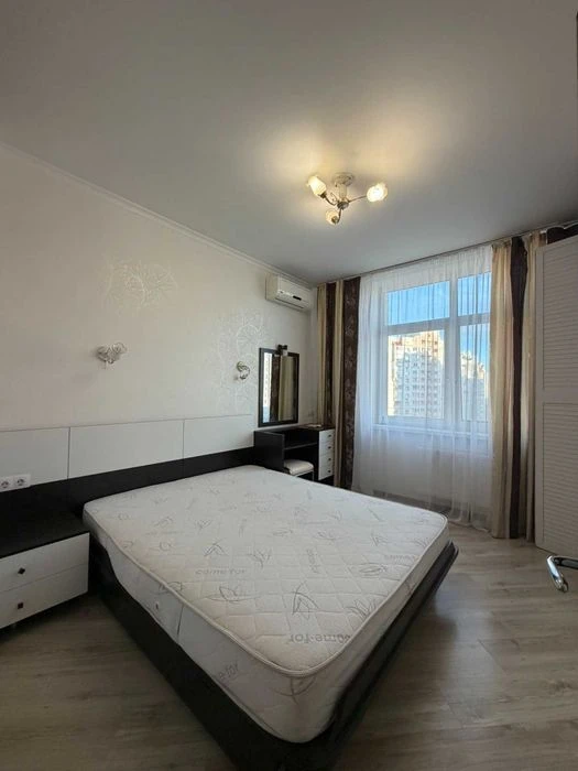 Продам 1к квартиру Позняки Ахматовой 22