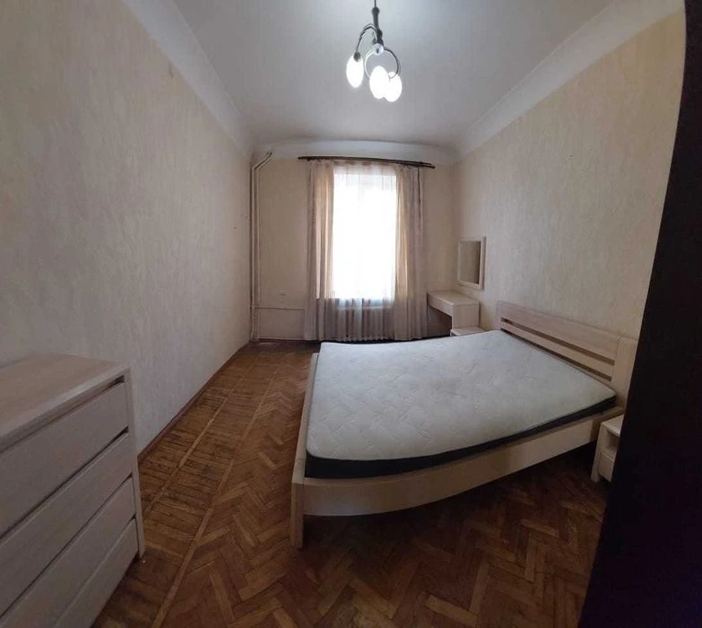 LS-19 Продам 3-х кімнатну квартиру в центрі Харкова.