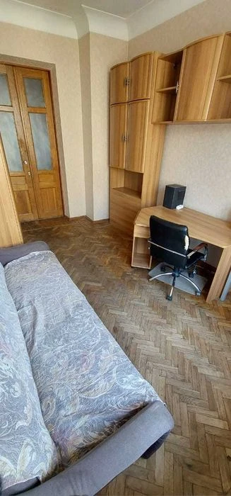 LS-19 Продам 3-х кімнатну квартиру в центрі Харкова.