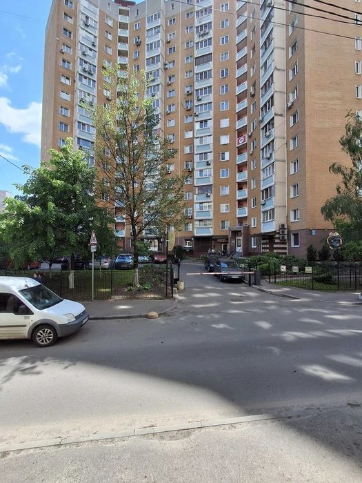 м Шулявська, вулиця Тетянинська, 9, продаж просторої 47м2 кв