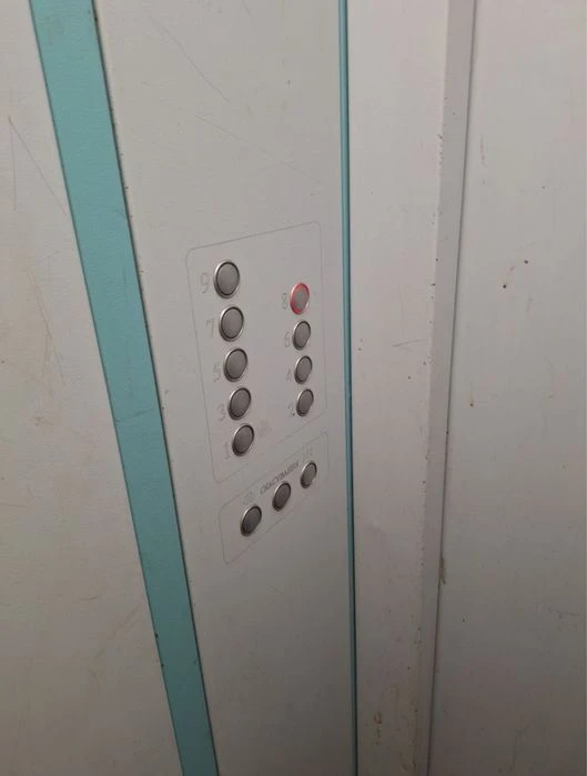Продам малосемейку на Тополе 2