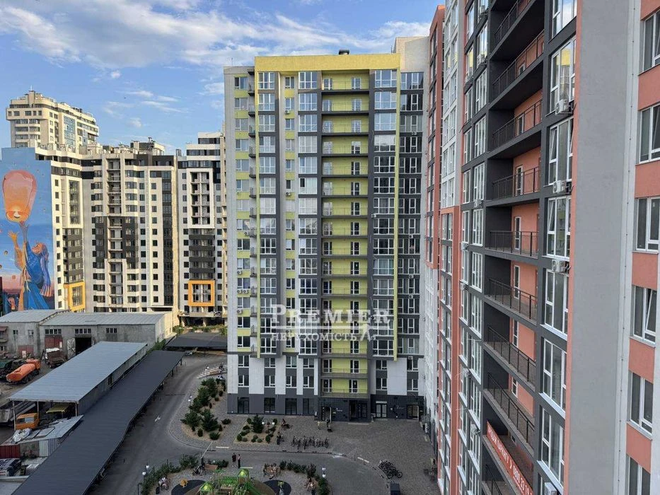 2к квартира 51 м² на Таїрова, панорамні вікна та закрита тер
