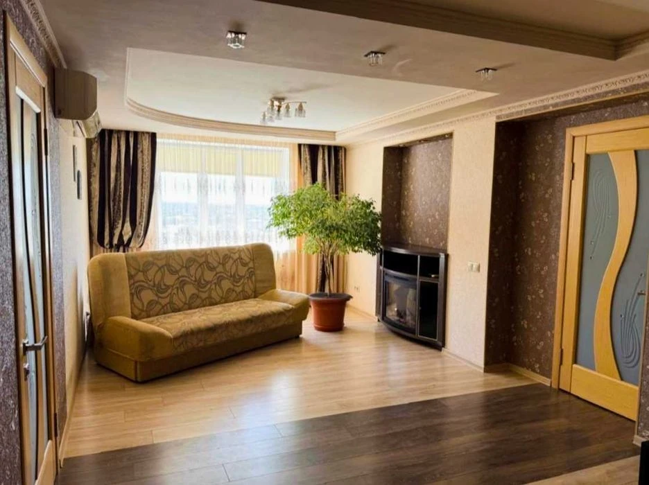 Дворівнева 5-кімнатна квартира 161,5 м² у Черкасах