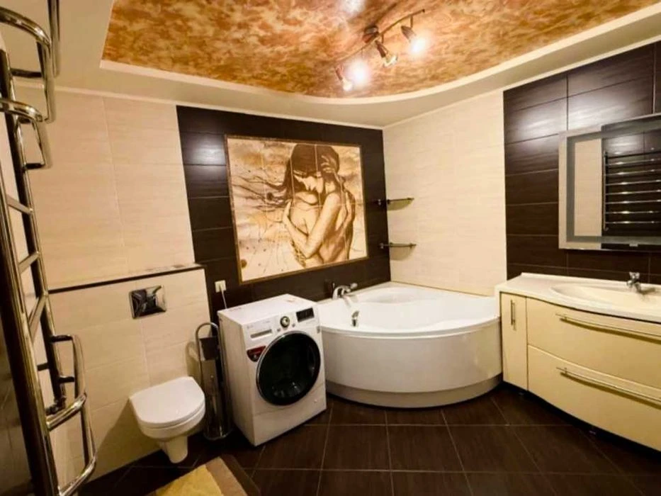 Дворівнева 5-кімнатна квартира 161,5 м² у Черкасах