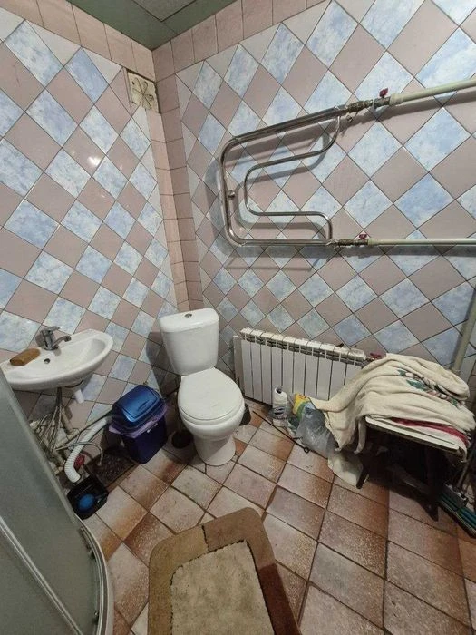 Продам 2 поверховий будинок у Чечелівському районі.