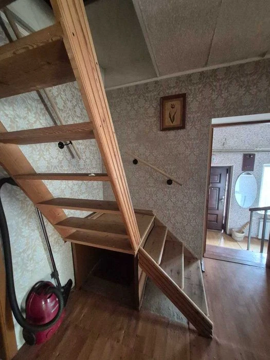 Продам 2 поверховий будинок у Чечелівському районі.