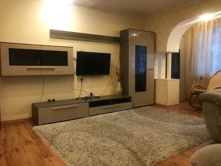 Продаж 2кк квартири в центрі міста . Автономне опалення. Роз