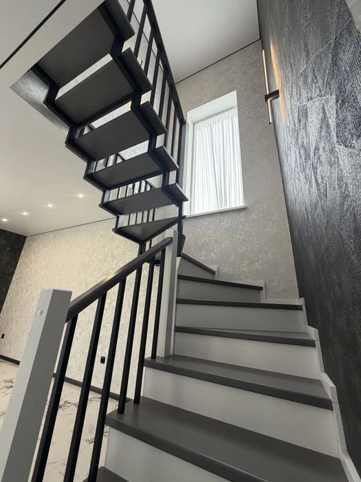 Duplex with renovation! Large plot, close to EVERYTHING! Metro, Epicenter