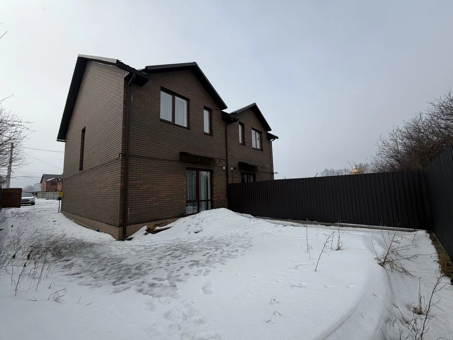 Duplex with renovation! Large plot, close to EVERYTHING! Metro, Epicenter