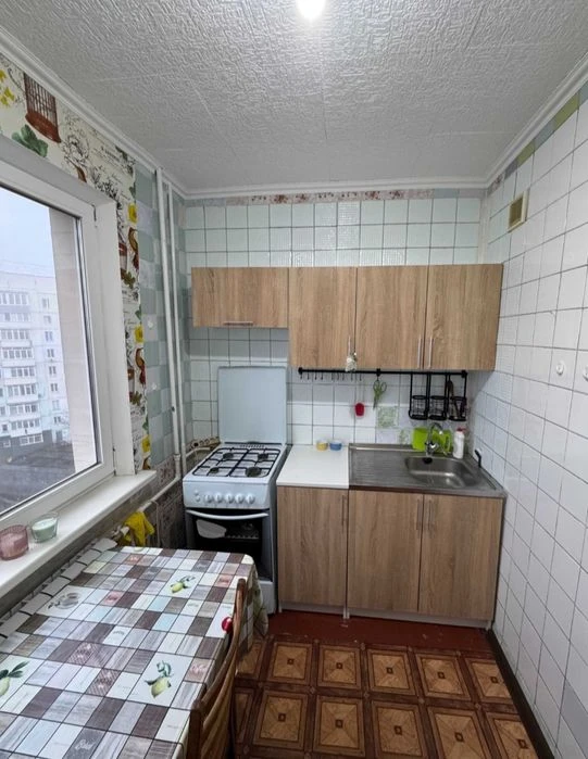 Продаж 4 кімнатної квартири. Газ. Метро Перемога. Торг. Серт