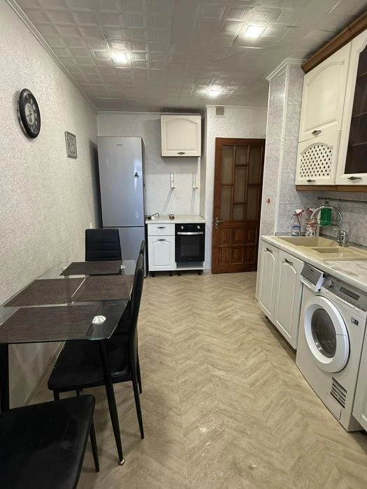 Продам 4-х кімнатну квартиру.