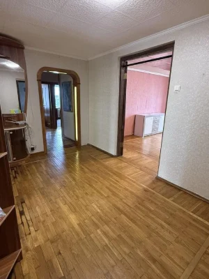 Продам 4-х кімнатну квартиру.