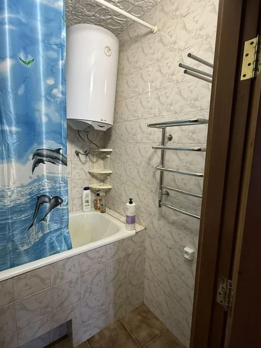 Продам 4-х кімнатну квартиру.