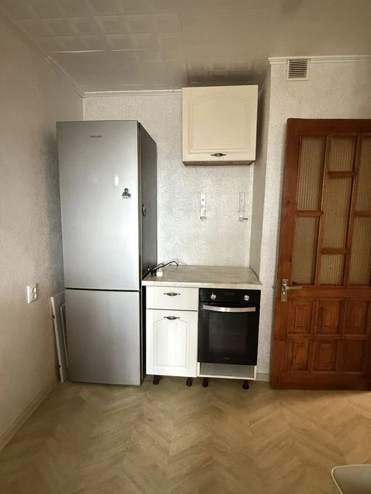 Продам 4-х кімнатну квартиру.