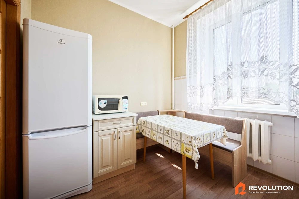 Без комісії. Продаж 2к квартири 57м2, вул. Новодарницька 13